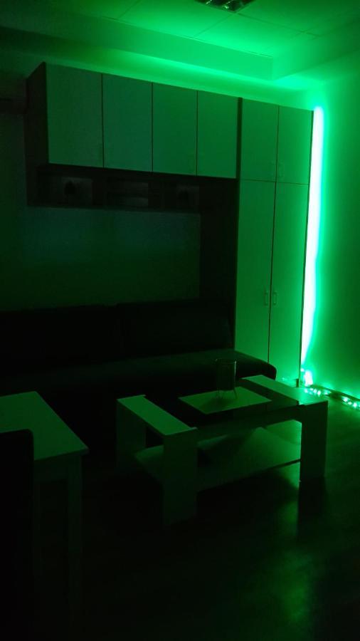 Central Apartment With 24-7 Building Security نوفي ساد المظهر الخارجي الصورة